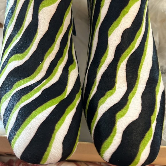 EUC Michael Kors Collection Quinn Runway Zebra Printed Hair Calf Booties Sz.39.5 - Picture 6 of 7